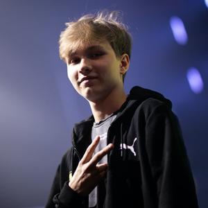 并通过严格 并通过严格